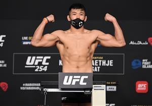 ABU DHABI, UNITED ARAB EMIRATES - OCTOBER 23: In this handout image provided by UFC, Da-Un Jung of South Korea poses on the scale during the UFC 254 weigh-in on October 23, 2020 on UFC Fight Island, Abu Dhabi, United Arab Emirates. (Photo by Josh Hedges/Zuffa LLC via Getty Images)