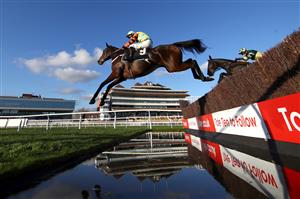NEWBURY, ENGLAND - NOVEMBER 05: Nico de Boinville riding Morning Vicar on his way to winning the Indzine Handicap Chase at Newbury Racecourse on November 05, 2020 in Newbury, England. (Photo by Michael Steele/Getty Images)