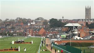 WARWICK, ENGLAND - NOVEMBER 06: A general view of runners and riders in the Bet At racingtv.com Handicap Hurdle at Warwick Racecourse on November 6, 2020 in Warwick, England. (Photo by David Davies - Pool / Getty Images)
