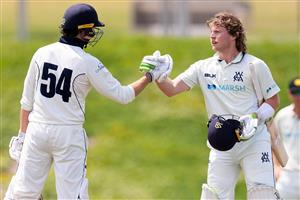 Peter Handscomb congratulates Pucovski (Getty Images)