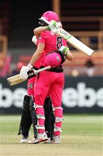 SYDNEY, AUSTRALIA - NOVEMBER 22: Alyssa Healy of the Sixers celebrates scoring a century with team mate Ellyse Perry of the Sixers during the Women's Big Bash League WBBL match between the Melbourne Stars and the Sydney Sixers at North Sydney Oval, on November 22, 2020, in Sydney, Australia. (Photo by Cameron Spencer/Getty Images)