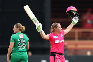 SYDNEY, AUSTRALIA - NOVEMBER 22: Alyssa Healy of the Sixers celebrates scoring a century during the Women's Big Bash League WBBL match between the Melbourne Stars and the Sydney Sixers at North Sydney Oval, on November 22, 2020, in Sydney, Australia. (Photo by Cameron Spencer/Getty Images)