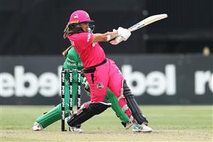SYDNEY, AUSTRALIA - NOVEMBER 22: Angela Reakes of the Sixers bats during the Women's Big Bash League WBBL match between the Melbourne Stars and the Sydney Sixers at North Sydney Oval, on November 22, 2020, in Sydney, Australia. (Photo by Cameron Spencer/Getty Images)