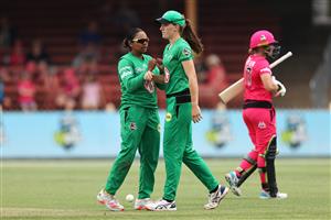 SYDNEY, AUSTRALIA - NOVEMBER 22: Alana King of the Stars celebrates dismissing Ellyse Perry of the Sixers during the Women's Big Bash League WBBL match between the Melbourne Stars and the Sydney Sixers at North Sydney Oval, on November 22, 2020, in Sydney, Australia. (Photo by Cameron Spencer/Getty Images)