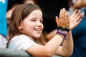 SYDNEY, AUSTRALIA - NOVEMBER 22: Fans cheer on during the Women's Big Bash League WBBL match between the Melbourne Stars and the Sydney Sixers at North Sydney Oval, on November 22, 2020, in Sydney, Australia. (Photo by Hanna Lassen/Getty Images)