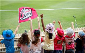SYDNEY, AUSTRALIA - NOVEMBER 22: Fans cheer on during the Women's Big Bash League WBBL match between the Melbourne Stars and the Sydney Sixers at North Sydney Oval, on November 22, 2020, in Sydney, Australia. (Photo by Hanna Lassen/Getty Images)