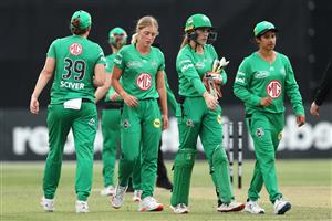 SYDNEY, AUSTRALIA - NOVEMBER 22: Sophie Day of the Stars and team mates look dejected after losing the Women's Big Bash League WBBL match between the Melbourne Stars and the Sydney Sixers at North Sydney Oval, on November 22, 2020, in Sydney, Australia. (Photo by Cameron Spencer/Getty Images)