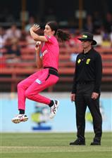 SYDNEY, AUSTRALIA - NOVEMBER 22: Stella Campbell of the Sixers bowls during the Women's Big Bash League WBBL match between the Melbourne Stars and the Sydney Sixers at North Sydney Oval, on November 22, 2020, in Sydney, Australia. (Photo by Cameron Spencer/Getty Images)
