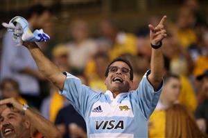 NEWCASTLE, AUSTRALIA - NOVEMBER 21: A Pumas fan shows his support during the 2020 Tri-Nations match between the Australian Wallabies and the Argentina Pumas at McDonald Jones Stadium on November 21, 2020 in Newcastle, Australia. (Photo by Mark Kolbe/Getty Images)