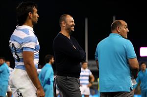 NEWCASTLE, AUSTRALIA - NOVEMBER 21: Argentina coach Mario Ledesma talks to Pumas coaching consultant Michael Cheika following the 2020 Tri-Nations match between the Australian Wallabies and the Argentina Pumas at McDonald Jones Stadium on November 21, 2020 in Newcastle, Australia. (Photo by Cameron Spencer/Getty Images)