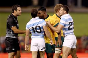 NEWCASTLE, AUSTRALIA - NOVEMBER 21: Nicolas Sanchez of Argentina and Taniela Tupou of Australia exchange words during the 2020 Tri-Nations match between the Australian Wallabies and the Argentina Pumas at McDonald Jones Stadium on November 21, 2020 in Newcastle, Australia. (Photo by Cameron Spencer/Getty Images)