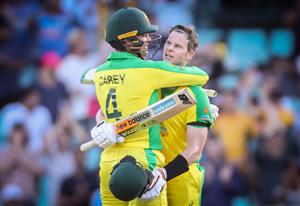 Australias Steve Smith (R) celebrates reaching his century with teammate Alex Carey during the one-day international cricket match against India at the Sydney Cricket Ground (SCG) in Sydney on November 27, 2020. (Photo by DAVID GRAY / AFP) / IMAGE RESTRICTED TO EDITORIAL USE - STRICTLY NO COMMERCIAL USE (Photo by DAVID GRAY/AFP via Getty Images)