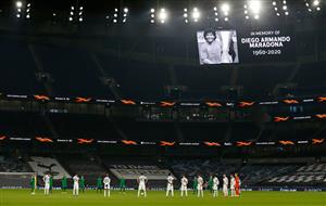 Players and officials observe a minute silence in honour of Diego Maradona who died yesterday ahead of kickoff during the UEFA Europa League 1st round Group J football match between Tottenham Hotspur and Ludogorets at the Tottenham Hotspur Stadium in London, on November 26, 2020. (Photo by Ian KINGTON / POOL / AFP) (Photo by IAN KINGTON/POOL/AFP via Getty Images)