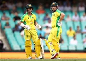 SYDNEY, AUSTRALIA - NOVEMBER 29: David Warner and Aaron Finch of Australia chat during game two of the One Day International series between Australia and India at Sydney Cricket Ground on November 29, 2020 in Sydney, Australia. (Photo by Ryan Pierse/Getty Images)
