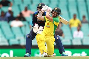SYDNEY, AUSTRALIA - NOVEMBER 29: David Warner of Australia bats during game two of the One Day International series between Australia and India at Sydney Cricket Ground on November 29, 2020 in Sydney, Australia. (Photo by Ryan Pierse/Getty Images)