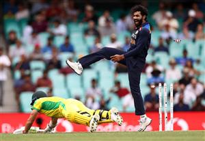 SYDNEY, AUSTRALIA - NOVEMBER 29: David Warner of Australia is run out during game two of the One Day International series between Australia and India at Sydney Cricket Ground on November 29, 2020 in Sydney, Australia. (Photo by Ryan Pierse/Getty Images)