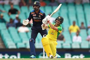 SYDNEY, AUSTRALIA - NOVEMBER 29: David Warner of Australia bats during game two of the One Day International series between Australia and India at Sydney Cricket Ground on November 29, 2020 in Sydney, Australia. (Photo by Ryan Pierse/Getty Images)