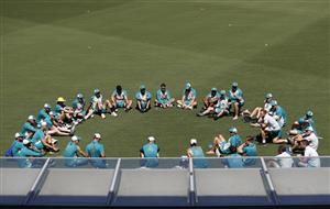 CANBERRA, AUSTRALIA - DECEMBER 01: The Australian Team meet in a circle during an Australian ODI nets session at Manuka Oval on December 01, 2020 in Canberra, Australia. (Photo by Ryan Pierse/Getty Images)