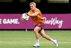 BRISBANE, AUSTRALIA - DECEMBER 01: Tom Dearden in action during a Brisbane Broncos NRL training session at the Clive Berghofer Centre on December 01, 2020 in Brisbane, Australia. (Photo by Bradley Kanaris/Getty Images)