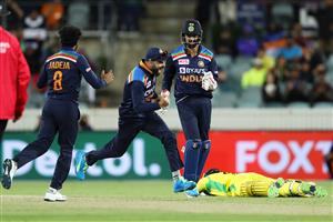 CANBERRA, AUSTRALIA - DECEMBER 02: Ravindra Jadeja, KL Rahul and Virat Kohli of India celebrates the run out of Alex Carey of Australia during game three of the One Day International series between Australia and India at Manuka Oval on December 02, 2020 in Canberra, Australia. (Photo by Mark Kolbe/Getty Images)