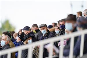 ESHER, ENGLAND - DECEMBER 04: A general view as the crowd wear their face coverings at Sandown Park on December 04, 2020 in Esher, England. Owners and a limited number of the public are allowed to attend the meeting due to the Coronavirus pandemic. (Photo by Alan Crowhurst/Getty Images)