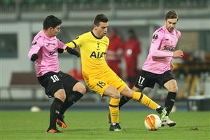LINZ, AUSTRIA - DECEMBER 03: Giovani Lo Celso of Tottenham Hotspur is challenged by Peter Michorl and Andreas Gruber during the UEFA Europa League Group J stage match between LASK and Tottenham Hotspur at Linzer Stadion on December 03, 2020 in Linz, Austria. Sporting stadiums around Austria remain under strict restrictions due to the Coronavirus Pandemic as Government social distancing laws prohibit fans inside venues resulting in games being played behind closed doors. (Photo by Alexander Hassenstein/Getty Images)