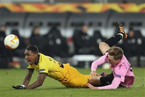 LINZ, AUSTRIA - DECEMBER 03: Steven Bergwijn of Tottenham Hotspur is fouled by Philipp Wiesinger of LASK and a penalty is later awarded during the UEFA Europa League Group J stage match between LASK and Tottenham Hotspur at Linzer Stadion on December 03, 2020 in Linz, Austria. Sporting stadiums around Austria remain under strict restrictions due to the Coronavirus Pandemic as Government social distancing laws prohibit fans inside venues resulting in games being played behind closed doors. (Photo by Alexander Hassenstein/Getty Images)