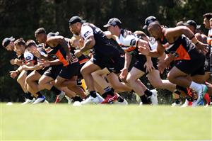 SYDNEY, AUSTRALIA - DECEMBER 07: The Wests Tigers run sprints during the Wests Tigers NRL training session at St. Luke's Park North on December 07, 2020 in Sydney, Australia. (Photo by Mark Kolbe/Getty Images)