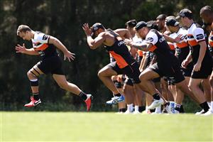 SYDNEY, AUSTRALIA - DECEMBER 07: The Wests Tigers run sprints during the Wests Tigers NRL training session at St. Luke's Park North on December 07, 2020 in Sydney, Australia. (Photo by Mark Kolbe/Getty Images)
