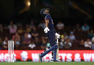 SYDNEY, AUSTRALIA - DECEMBER 06: Hardik Pandya of India reacts after missing a shot during game two of the Twenty20 International series between Australia and India at Sydney Cricket Ground on December 06, 2020 in Sydney, Australia. (Photo by Ryan Pierse/Getty Images)
