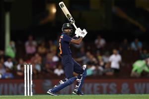 SYDNEY, AUSTRALIA - DECEMBER 06: Hardik Pandya of India bats during game two of the Twenty20 International series between Australia and India at Sydney Cricket Ground on December 06, 2020 in Sydney, Australia. (Photo by Ryan Pierse/Getty Images)