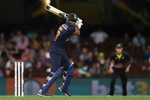 SYDNEY, AUSTRALIA - DECEMBER 06: Hardik Pandya of India bats during game two of the Twenty20 International series between Australia and India at Sydney Cricket Ground on December 06, 2020 in Sydney, Australia. (Photo by Ryan Pierse/Getty Images)