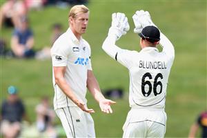 HAMILTON, NEW ZEALAND - DECEMBER 06: Kyle Jamieson of New Zealand (L) is congratulated by Tom Blundell of New Zealand after dismissing Alzarri Joseph of the West Indies during day four of the First Test match in the series between New Zealand and the West Indies at Seddon Park on December 06, 2020 in Hamilton, New Zealand. (Photo by Kai Schwoerer/Getty Images)