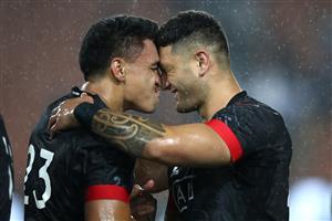 HAMILTON, NEW ZEALAND - DECEMBER 05: Matt Skipwith-Garland of the Maori All Blacks (L) hongis with Rameka Poihipi (R) during the match between Moana Pasifika and the Maori All Blacks at FMG Stadium Waikato on December 05, 2020 in Hamilton, New Zealand. (Photo by Phil Walter/Getty Images)