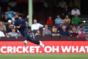 SYDNEY, AUSTRALIA - DECEMBER 06: Virat Kohli of India fields during game two of the Twenty20 International series between Australia and India at Sydney Cricket Ground on December 06, 2020 in Sydney, Australia. (Photo by Ryan Pierse/Getty Images)