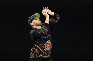 SYDNEY, AUSTRALIA - DECEMBER 08: Aaron Finch of Australia catches Hardik Pandya of India off a delivery by Adam Zampa of Australia during game three of the Twenty20 International series between Australia and India at Sydney Cricket Ground on December 08, 2020 in Sydney, Australia. (Photo by Cameron Spencer/Getty Images)