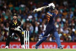 SYDNEY, AUSTRALIA - DECEMBER 08: Hardik Pandya of India bats during game three of the Twenty20 International series between Australia and India at Sydney Cricket Ground on December 08, 2020 in Sydney, Australia. (Photo by Cameron Spencer/Getty Images)