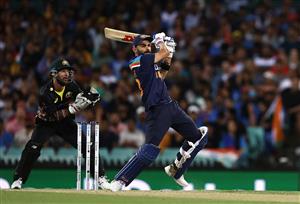 SYDNEY, AUSTRALIA - DECEMBER 08: Virat Kohli of India bats as Matthew Wade of Australia keeps wicket during game three of the Twenty20 International series between Australia and India at Sydney Cricket Ground on December 08, 2020 in Sydney, Australia. (Photo by Ryan Pierse/Getty Images)