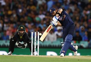 SYDNEY, AUSTRALIA - DECEMBER 08: Virat Kohli of India bats as Matthew Wade of Australia keeps wicket during game three of the Twenty20 International series between Australia and India at Sydney Cricket Ground on December 08, 2020 in Sydney, Australia. (Photo by Ryan Pierse/Getty Images)