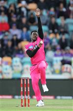 HOBART, AUSTRALIA - DECEMBER 10: Carlos Brathwaite of the Sixers bowls during the Big Bash League match between the Hobart Hurricanes and Sydney Sixers at Blundstone Arena, on December 10, 2020, in Hobart, Australia. (Photo by Matt King/Getty Images)
