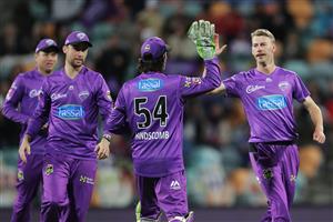 HOBART, AUSTRALIA - DECEMBER 10: Riley Meredith of the Hurricanes celebrates with team mates after taking the wicket of Jack Edwards of the Sixers during the Big Bash League match between the Hobart Hurricanes and Sydney Sixers at Blundstone Arena, on December 10, 2020, in Hobart, Australia. (Photo by Matt King/Getty Images)