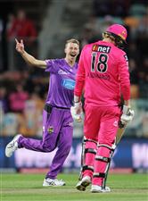 HOBART, AUSTRALIA - DECEMBER 10: Riley Meredith of the Hurricanes celebrates taking the wicket of Jack Edwards of the Sixers during the Big Bash League match between the Hobart Hurricanes and Sydney Sixers at Blundstone Arena, on December 10, 2020, in Hobart, Australia. (Photo by Matt King/Getty Images)
