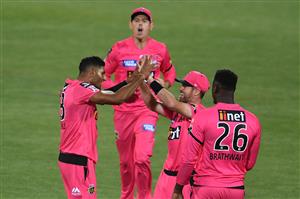 HOBART, AUSTRALIA - DECEMBER 13: Gurinder Sandhu of the Sixers celebrates the wicket of Aaron Finch of the Renegades during the Big Bash League match between the Sydney Sixers and the Melbourne Renegades at Blundstone Arena, on December 13, 2020, in Hobart, Australia. (Photo by Steve Bell/Getty Images)