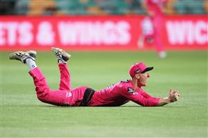 HOBART, AUSTRALIA - DECEMBER 13: Jordan Silk of the Sixers takes a catch to dismiss Benny Howell of the Renegades during the Big Bash League match between the Sydney Sixers and the Melbourne Renegades at Blundstone Arena, on December 13, 2020, in Hobart, Australia. (Photo by Matt King/Getty Images)