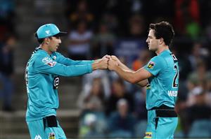 CANBERRA, AUSTRALIA - DECEMBER 14: Jack Wildermuth of the Heat celebrates with team mates after claiming the wicket of Usman Khawaja of the Thunder during the Big Bash League match between the Sydney Thunder and the Brisbane Heat at Manuka Oval, on December 14, 2020, in Canberra, Australia. (Photo by Brendon Thorne/Getty Images)
