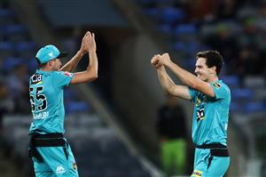 CANBERRA, AUSTRALIA - DECEMBER 14: Jack Wildermuth of the Heat celebrates with team mates after claiming the wicket of Callum Ferguson of the Thunder during the Big Bash League match between the Sydney Thunder and the Brisbane Heat at Manuka Oval, on December 14, 2020, in Canberra, Australia. (Photo by Brendon Thorne/Getty Images)
