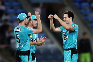 CANBERRA, AUSTRALIA - DECEMBER 14: Jack Wildermuth of the Heat celebrates with team mates after claiming the wicket of Callum Ferguson of the Thunder during the Big Bash League match between the Sydney Thunder and the Brisbane Heat at Manuka Oval, on December 14, 2020, in Canberra, Australia. (Photo by Brendon Thorne/Getty Images)