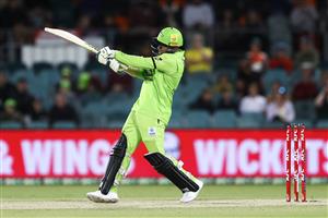CANBERRA, AUSTRALIA - DECEMBER 14: Usman Khawaja of the Thunder bats during the Big Bash League match between the Sydney Thunder and the Brisbane Heat at Manuka Oval, on December 14, 2020, in Canberra, Australia. (Photo by Brendon Thorne/Getty Images)