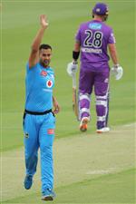 LAUNCESTON, AUSTRALIA - DECEMBER 15: Wes Agar of the Strikers celebrates taking the wicket of Peter Handscomb of the Hurricanes during the Big Bash League match between Hobart Hurricanes and Adelaide Strikers at University of Tasmania Stadium, on December 15, 2020, in Launceston, Australia. (Photo by Matt King/Getty Images)