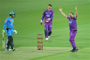 LAUNCESTON, AUSTRALIA - DECEMBER 15: James Faulkner of the Hurricanes appeals unsuccessfully for the wicket of Alex Carey of the Strikers during the Big Bash League match between Hobart Hurricanes and Adelaide Strikers at University of Tasmania Stadium, on December 15, 2020, in Launceston, Australia. (Photo by Matt King/Getty Images)